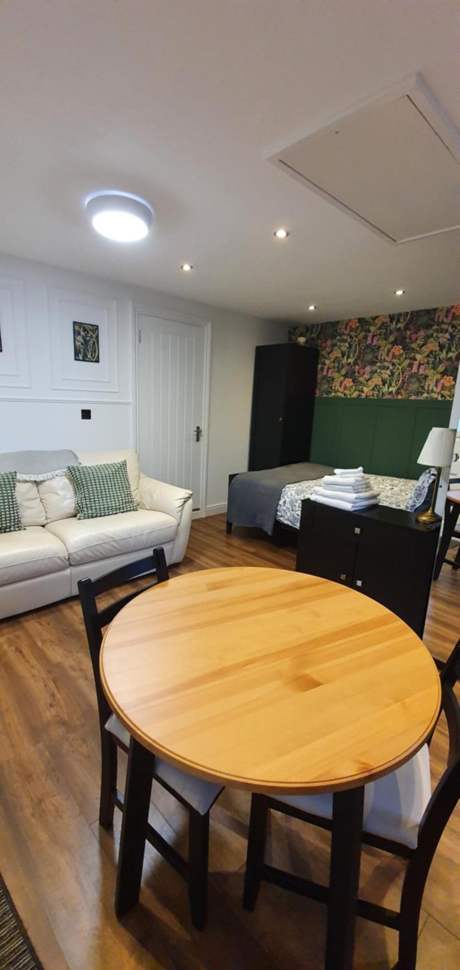 Self-Contained Guest Suite Guildford Exteriör bild
